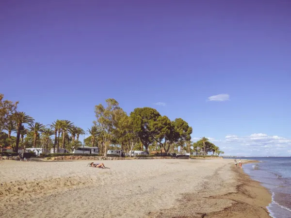 Zandstrand bij Roan camping Playa Montroig.